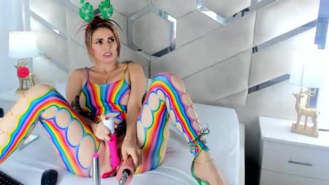 Queen Cloe online show from 12-20-24, 11:58