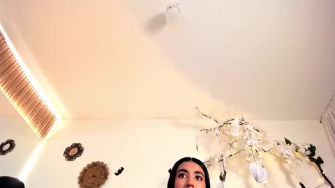 CLOE  online show from 10-18-25, 03:53