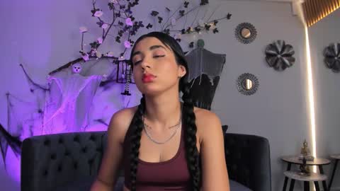 CLOE  online show from 10-30-25, 03:30