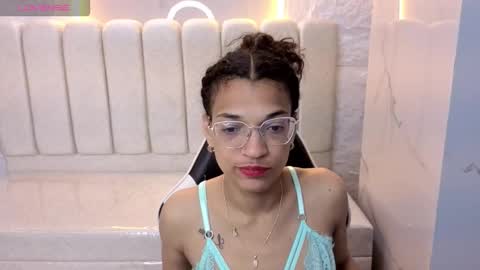 cloee online show from 10-10-25, 07:51