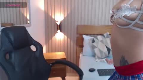 C L O E Y  online show from 12-05-25, 03:37