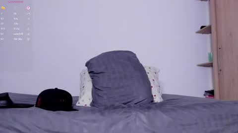 Snapshot of cloudy_pigdude chatting on 02-05-25, 09:15 CRISTIAN online show from 02-05-25, 09:15