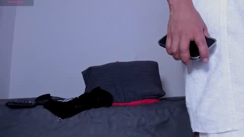 Snapshot of cloudy_pigdude chatting on 03-03-25, 12:04 CRISTIAN online show from 03-03-25, 12:04