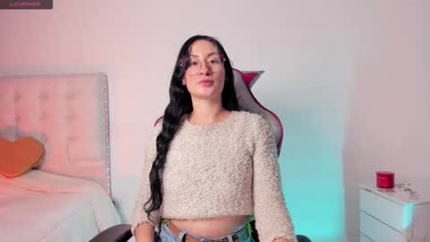 Snapshot of clover_tter_ chatting on 11-04-25, 02:10 Chloe online show from 11-04-25, 02:10