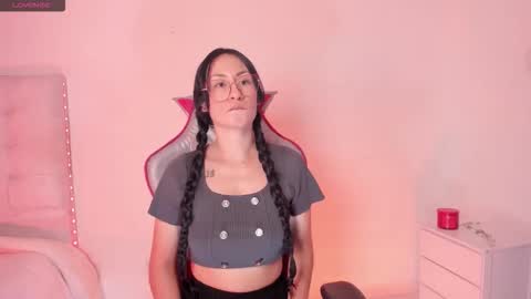 Snapshot of clover_tter_ chatting on 11-07-25, 01:49 Chloe online show from 11-07-25, 01:49