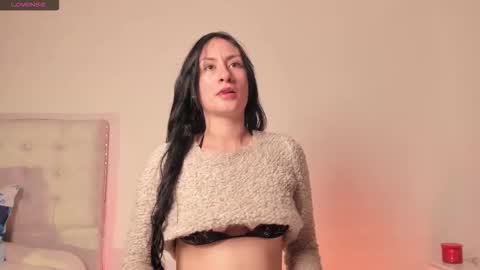 Snapshot of clover_tter_ chatting on 11-12-25, 12:44 Chloe online show from 11-12-25, 12:44