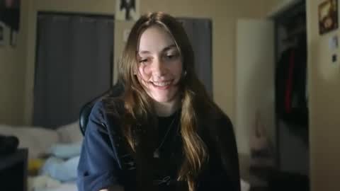 Snapshot of clover_tully chatting on 12-12-24, 01:21 Clover online show from 12-12-24, 01:21