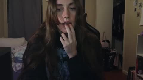 Snapshot of clover_tully chatting on 12-22-24, 09:33 Clover online show from 12-22-24, 09:33