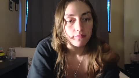 Snapshot of clover_tully chatting on 12-22-24, 12:38 Clover online show from 12-22-24, 12:38