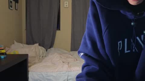 Snapshot of clover_tully chatting on 12-24-24, 09:50 Clover online show from 12-24-24, 09:50