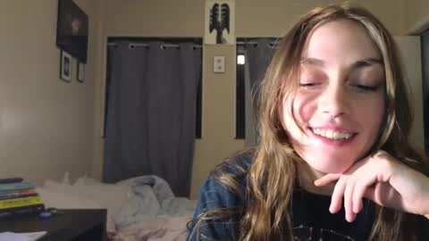 Snapshot of clover_tully chatting on 12-25-24, 09:02 Clover online show from 12-25-24, 09:02