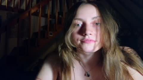 Snapshot of clover_tully chatting on 02-08-25, 05:40 Clover online show from 02-08-25, 05:40