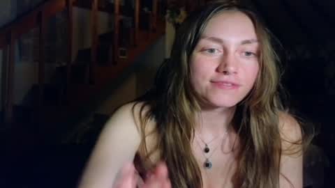 Snapshot of clover_tully chatting on 02-08-25, 08:42 Clover online show from 02-08-25, 08:42