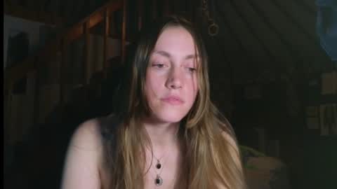 Snapshot of clover_tully chatting on 02-21-25, 06:07 Clover online show from 02-21-25, 06:07