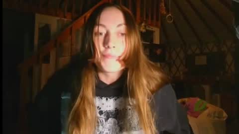Snapshot of clover_tully chatting on 03-11-25, 04:21 Clover online show from 03-11-25, 04:21