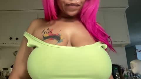 Snapshot of cocanutt_ chatting on 01-22-25, 06:41 CocaNutt online show from 01-22-25, 06:41