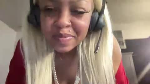 Snapshot of cocanutt_ chatting on 02-08-25, 01:01 CocaNutt online show from 02-08-25, 01:01