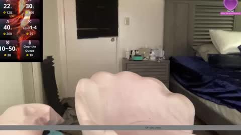 Snapshot of cocanutt_ chatting on 09-28-25, 06:19 CocaNutt online show from 09-28-25, 06:19