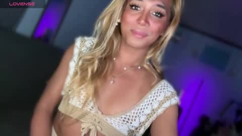 Snapshot of cockprincess_dianna chatting on 01-15-26, 07:39 PrincessDianna IslandGirl CUMSHOW in PVT and PASSWORDSHOW online show from 01-15-26, 07:39