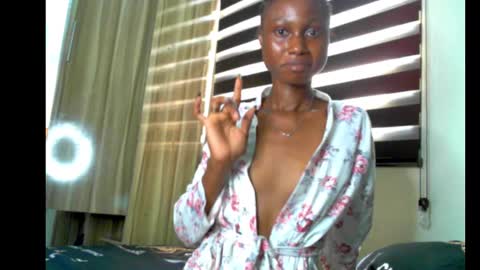 coco_petitqueen online show from 01-17-25, 11:17