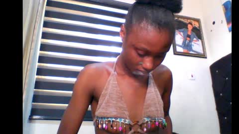 coco_petitqueen online show from 01-29-25, 09:44