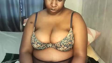 Snapshot of coco_vibes chatting on 03-25-26, 01:28 Zuri online show from 03-25-26, 01:28