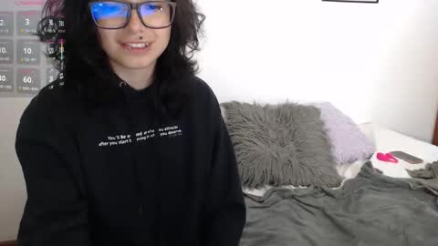 Phia And Luna online show from 11-13-25, 04:00