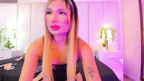 Snapshot of college_muscle_ass chatting on 10-15-25, 11:38 college_muscle_ass online show from 10-15-25, 11:38