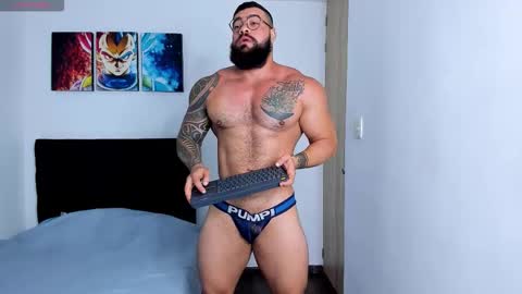 college_muscle_ass online show from 01-18-26, 10:08