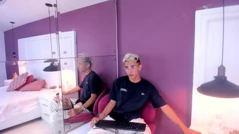 Snapshot of colleman_horny chatting on 01-22-25, 11:45 COLLEMAN online show from 01-22-25, 11:45