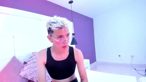 Snapshot of colleman_horny chatting on 01-25-25, 03:09 COLLEMAN online show from 01-25-25, 03:09