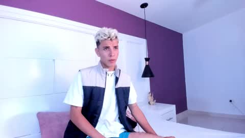 Snapshot of colleman_horny chatting on 01-25-25, 06:13 COLLEMAN online show from 01-25-25, 06:13