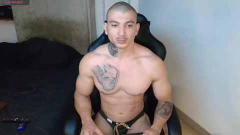 colombianmuscle8 online show from 10-17-25, 02:48