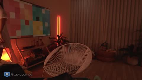 Laura online show from 09-22-25, 01:18