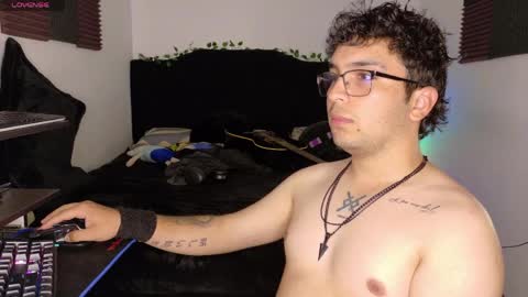 Snapshot of comandantepajas chatting on 04-04-26, 01:37 Alejandro online show from 04-04-26, 01:37