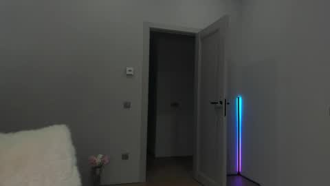 Snapshot of cometoseeme_ chatting on 10-25-25, 01:18 Alice online show from 10-25-25, 01:18