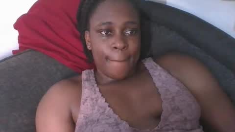 Snapshot of comicalcara chatting on 02-20-25, 02:13 Cara online show from 02-20-25, 02:13