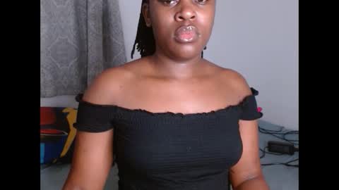 Snapshot of comicalcara chatting on 09-22-25, 12:34 Cara online show from 09-22-25, 12:34