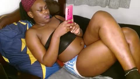 Snapshot of comicalcara chatting on 11-17-25, 06:19 Cara online show from 11-17-25, 06:19