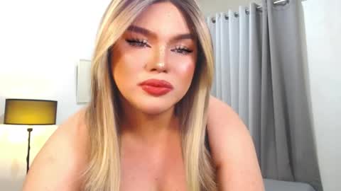 Snapshot of commanderroxyx chatting on 02-18-26, 05:03 Roxy online show from 02-18-26, 05:03