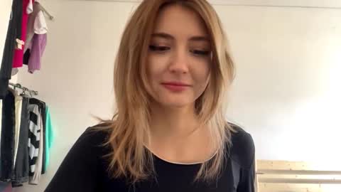 Amelia online show from 03-01-26, 12:18