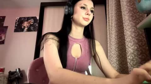 Snapshot of constancefeusier chatting on 10-26-25, 08:48 Isabella online show from 10-26-25, 08:48