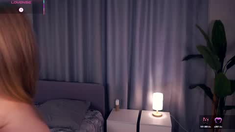 Snapshot of constanceglascov chatting on 10-14-25, 06:36 Hello im Sofia Welcme to my room .More hugs and kiss for you online show from 10-14-25, 06:36