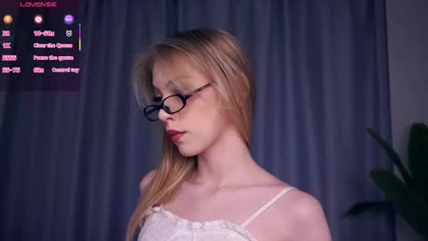 Snapshot of constanceglascov chatting on 11-02-25, 06:16 Hello im Sofia Welcme to my room .More hugs and kiss for you online show from 11-02-25, 06:16