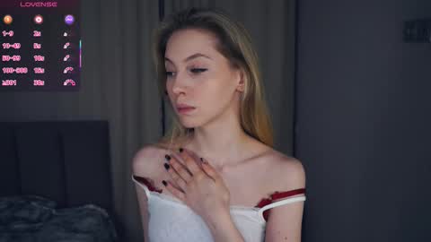 Snapshot of constanceglascov chatting on 11-08-25, 07:08 Hello im Sofia Welcme to my room .More hugs and kiss for you online show from 11-08-25, 07:08