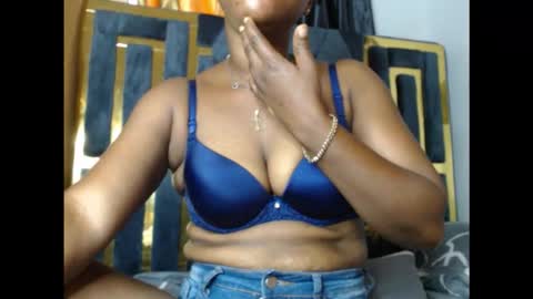 Snapshot of cookiexjuice chatting on 10-18-25, 12:39 cookiexjuice online show from 10-18-25, 12:39