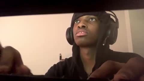 Snapshot of coolvibes69 chatting on 12-17-25, 06:47 coolvibes69 online show from 12-17-25, 06:47