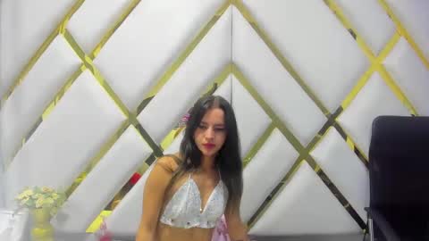 Snapshot of cooperemma_ chatting on 12-20-24, 05:57 CooperEmma online show from 12-20-24, 05:57