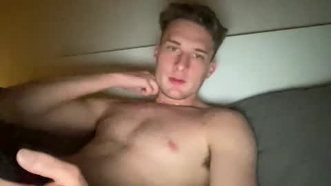 Snapshot of cor01 chatting on 11-16-25, 11:21 cor01 online show from 11-16-25, 11:21