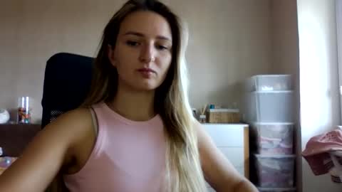 Snapshot of cora_fora chatting on 09-17-25, 08:05 cora_fora online show from 09-17-25, 08:05